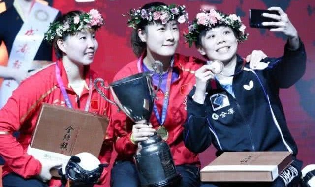  电竞女将巾帼不让须眉勇夺冠军