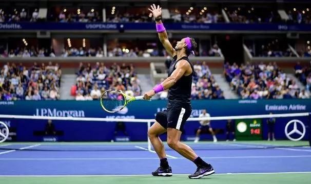  贝雷蒂尼暴力正手发威，速胜对手轻松过关