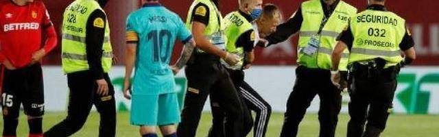  赛前训练开放日，球迷零距离接触球星