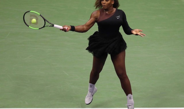  莱巴金娜发球上网战术制霸赛场