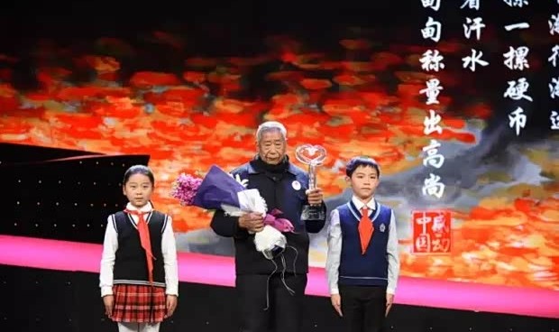  老队长告别战圆满，温情画面感动全场