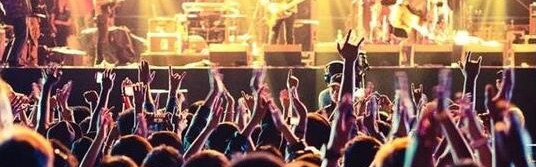  电竞解说激情澎湃点燃赛场氛围