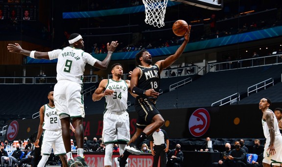  字母哥暴扣统治内线，雄鹿轻取魔术获连胜