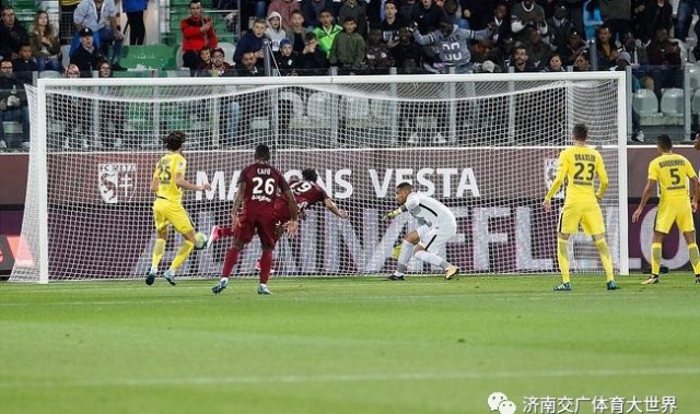  法甲霸主稳固领跑，升降级悬念持续升温