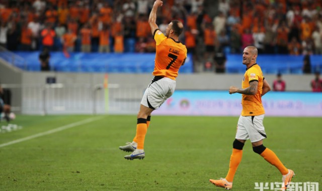  丘里奇单反神技，安特卫普站力克名将称雄