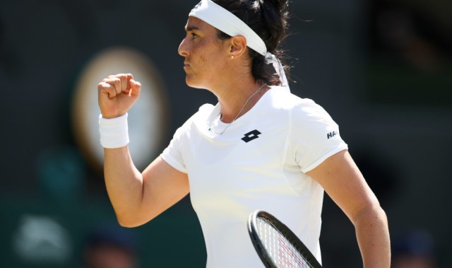  莱巴金娜温网夺冠书写新传奇