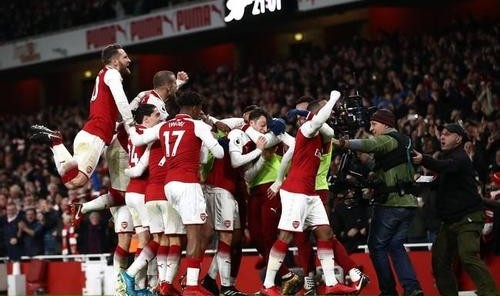  利物浦最后时刻绝杀热刺，争冠悬念持续升温  