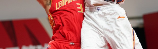  上海久事双外援合璧击败深圳马可波罗