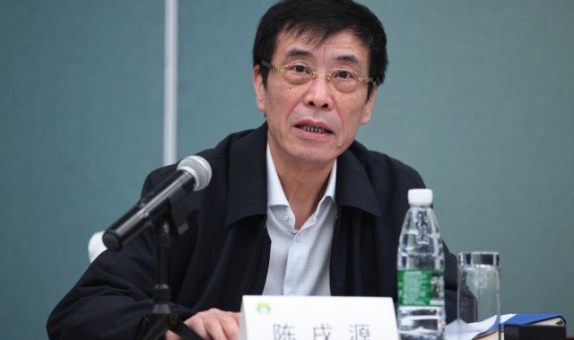  篮球裁判严格执法，公平竞赛保障进行