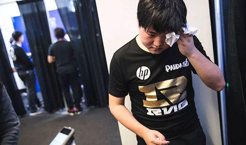  电竞选手伤病困扰，健康管理引关注