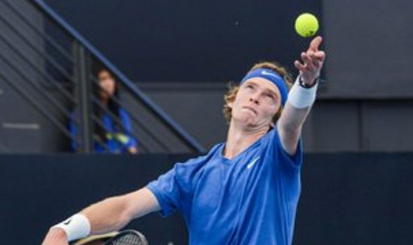  卢布列夫五盘鏖战，巴黎大师赛险胜晋级决赛