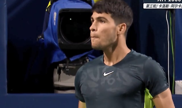  胡尔卡奇挽救破发点，长盘较量笑到最后