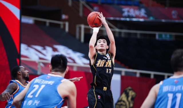  定位球防守现漏洞，致命失误葬送胜果