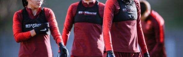  女足姑娘创历史，首次捧起洲际奖杯