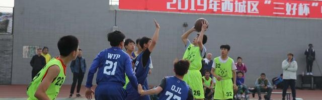  青少年篮球联赛开幕，青春风暴席卷赛场