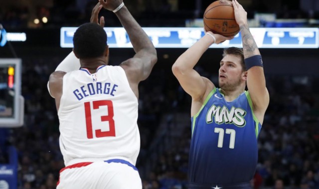  东契奇超神发挥独行侠大胜森林狼