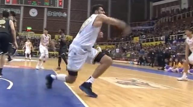  青年军展露锋芒，广厦新秀合力击败辽宁