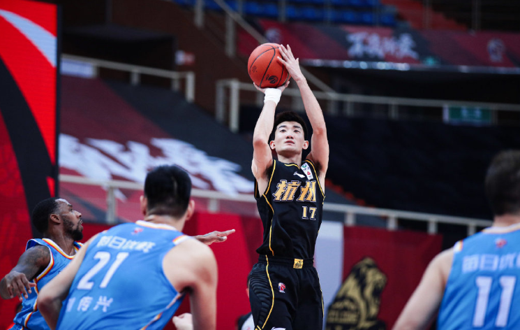  定位球防守现漏洞，致命失误葬送胜果