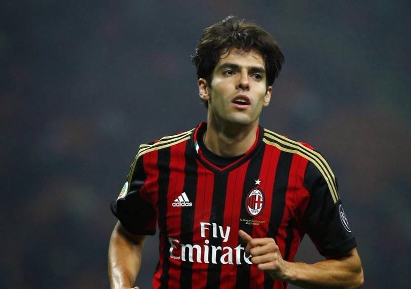  巴西传奇卡卡正式退役，告别仪式温情满满