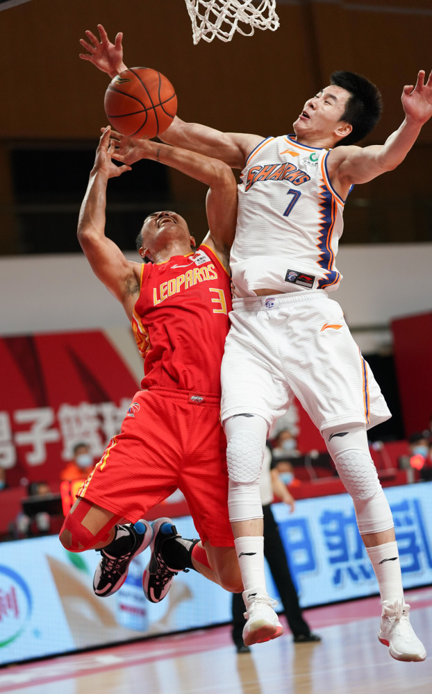  上海久事双外援合璧击败深圳马可波罗