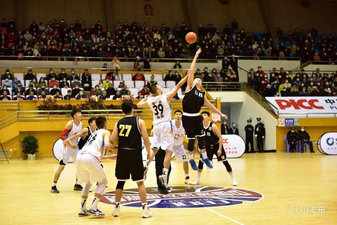  篮球装备市场火爆，球迷消费热情高涨