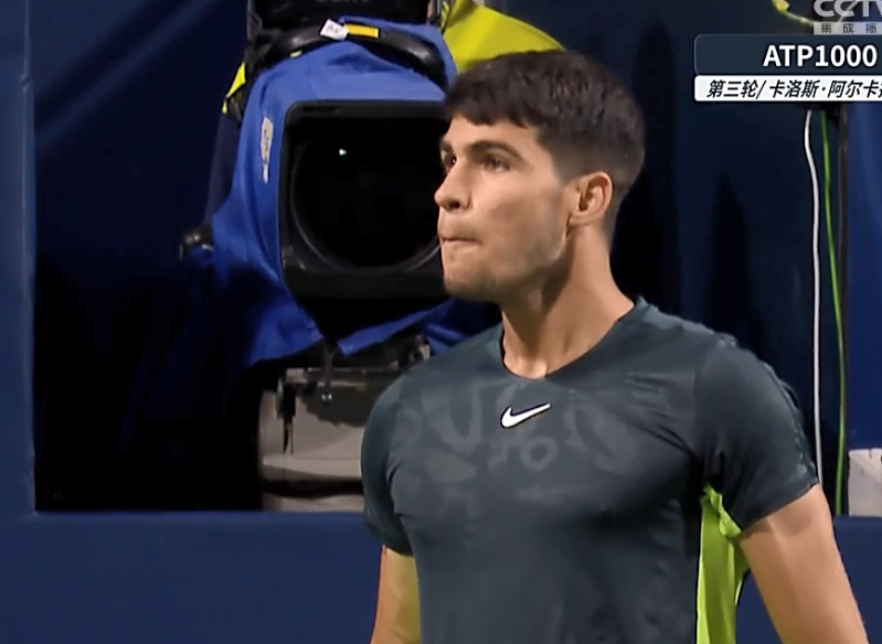  胡尔卡奇挽救破发点，长盘较量笑到最后