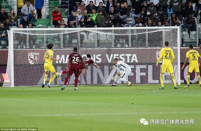  法甲霸主稳固领跑，升降级悬念持续升温